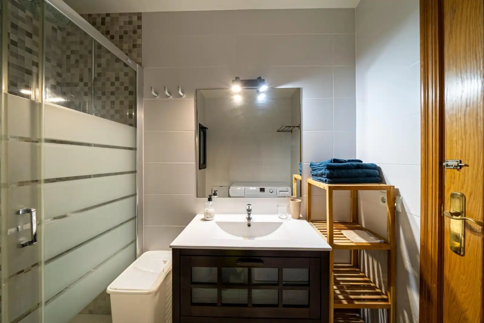 Bany de Apartament de lloguer en Alicante / Alacant amb Aire condicionat, Calefacció i Moblat