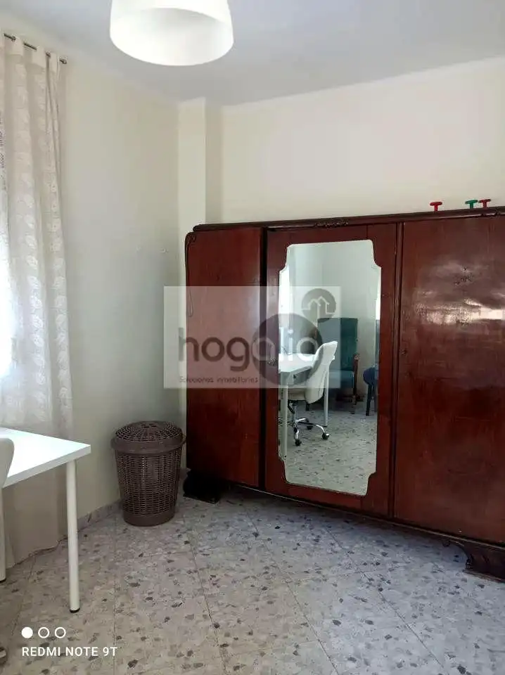 Habitación de Piso de alquiler en Sevilla con Aire acondicionado y Amueblado