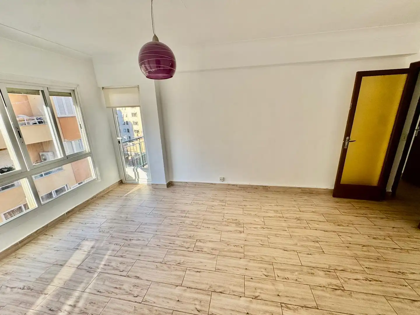 Schlafzimmer von Wohnung zum Verkauf in  Palma de Mallorca mit Klimaanlage, Fernseher und Balkon