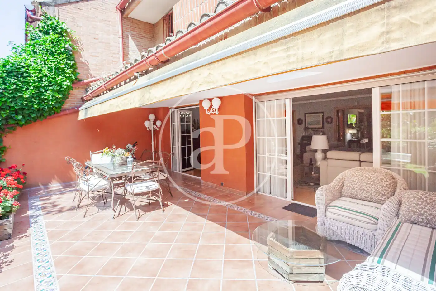Terrassa de Casa adosada en venda en Madrid amb Aire condicionat, Calefacció i Jardí privat