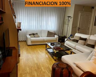 Sala d'estar de Casa o xalet en venda en La Muela amb Aire condicionat, Terrassa i Piscina