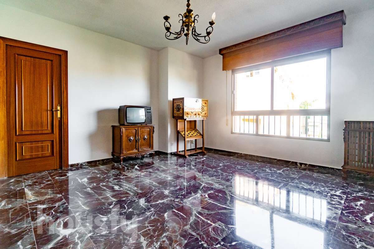 Living room of Flat to rent in  Granada Capital  with Heating, Terrace and Furnished