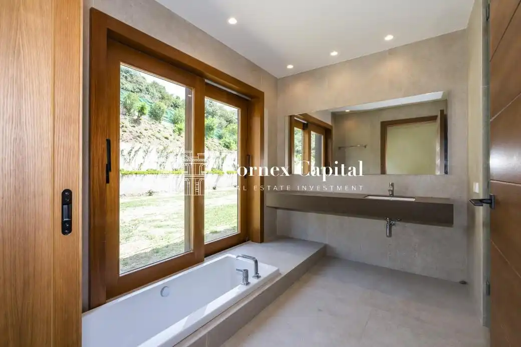 Bathroom of Houses for sale in Sant Andreu de Llavaneres  with Air Conditioner, Heating and Private garden