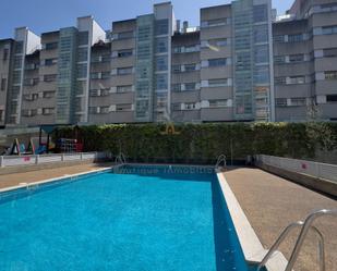 Piscina de Pis en venda en Oviedo  amb Traster