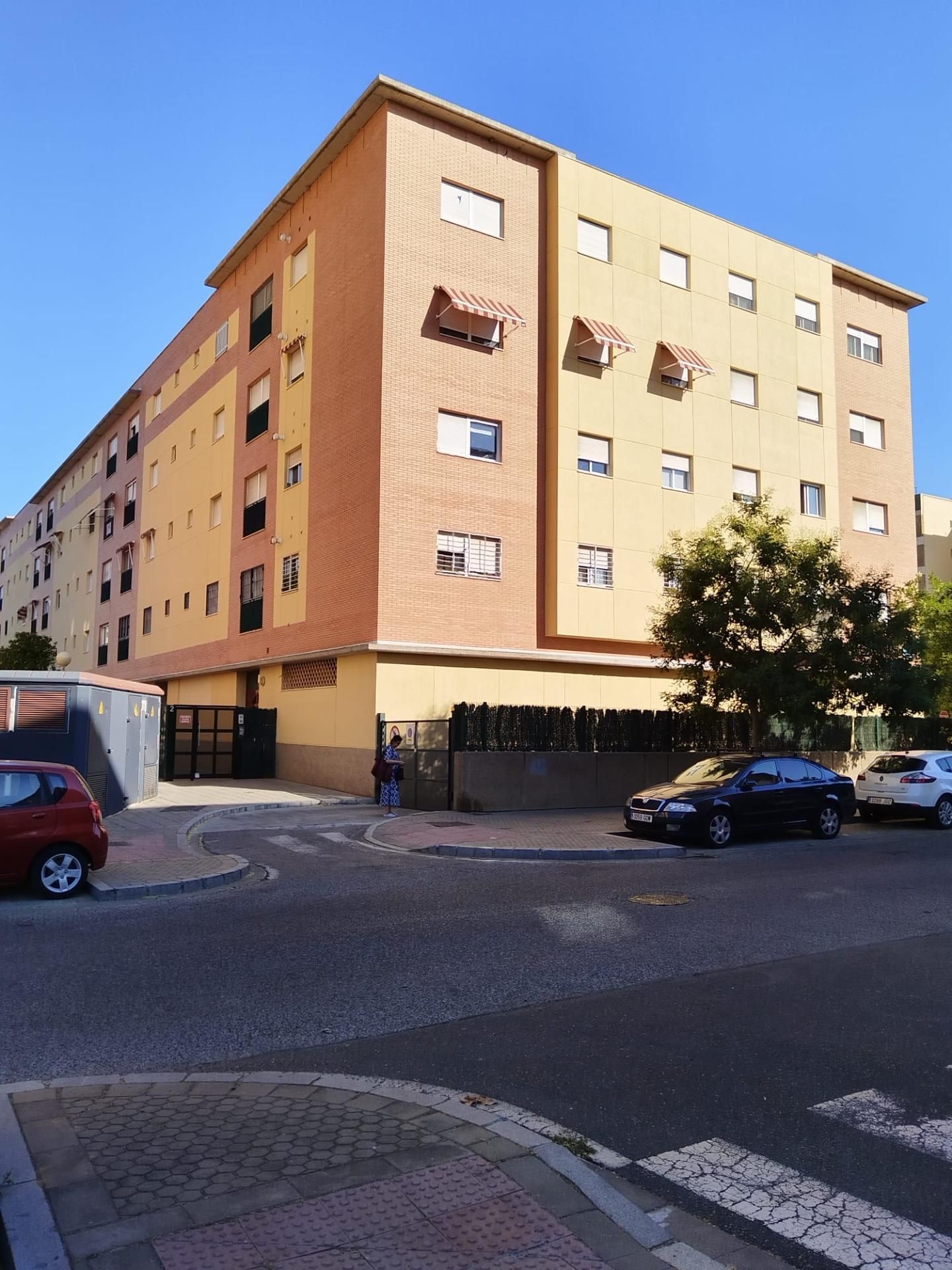 Exterior view of Flat for sale in  Sevilla Capital  with Air Conditioner, Heating and Private garden
