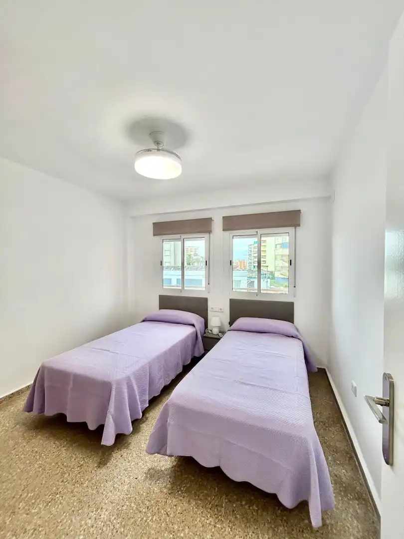 Dormitori de Apartament de lloguer en La Pobla de Farnals amb Aire condicionat, Terrassa i Moblat