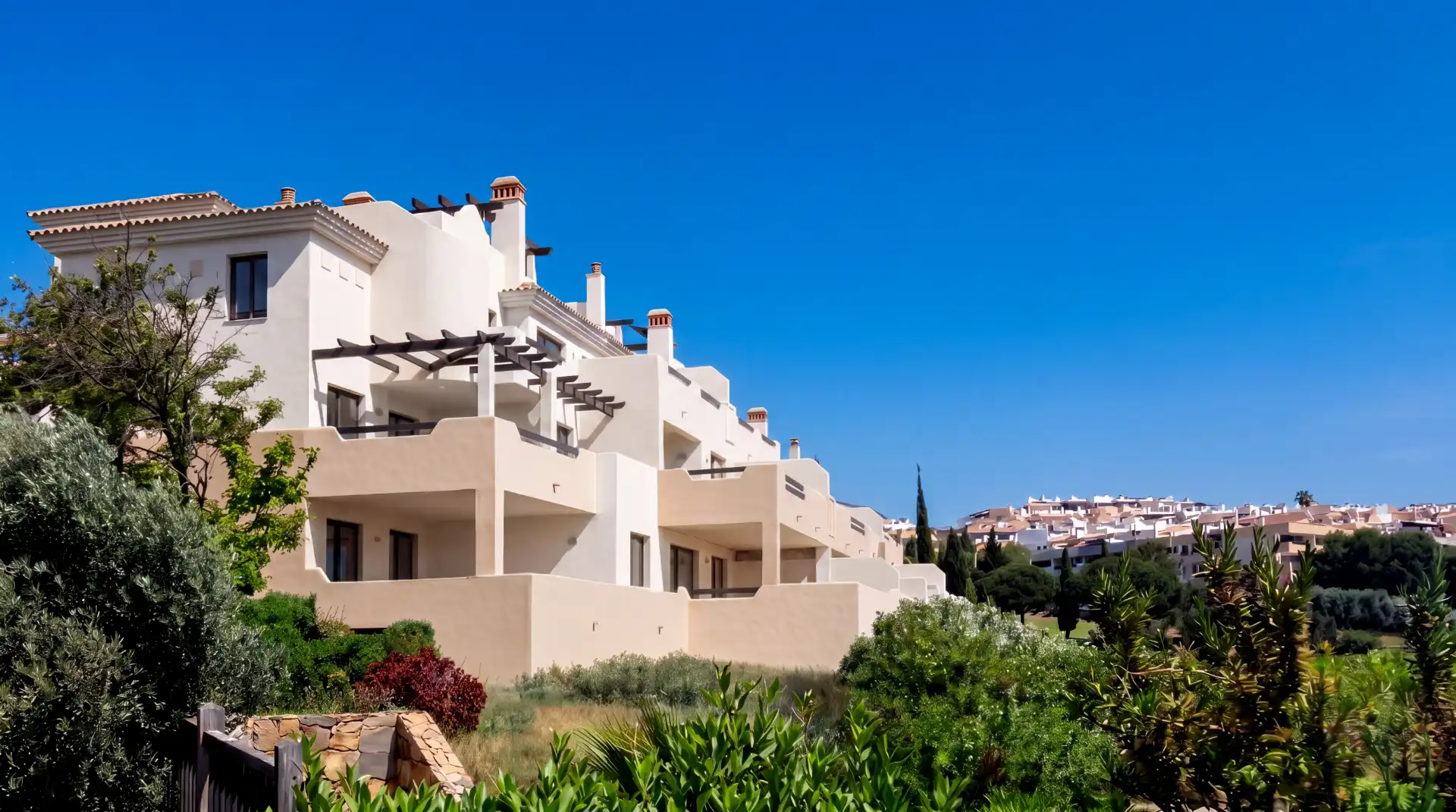 Vista exterior de Pis en venda en Casares amb Terrassa, Traster i Piscina comunitària