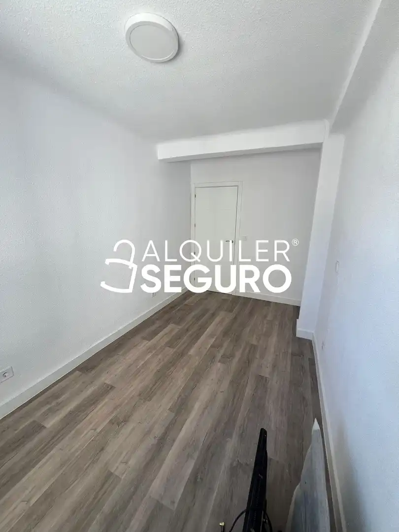 Bedroom of Flat for rent in Madrid  with Air Conditioner, Heating and Terrace