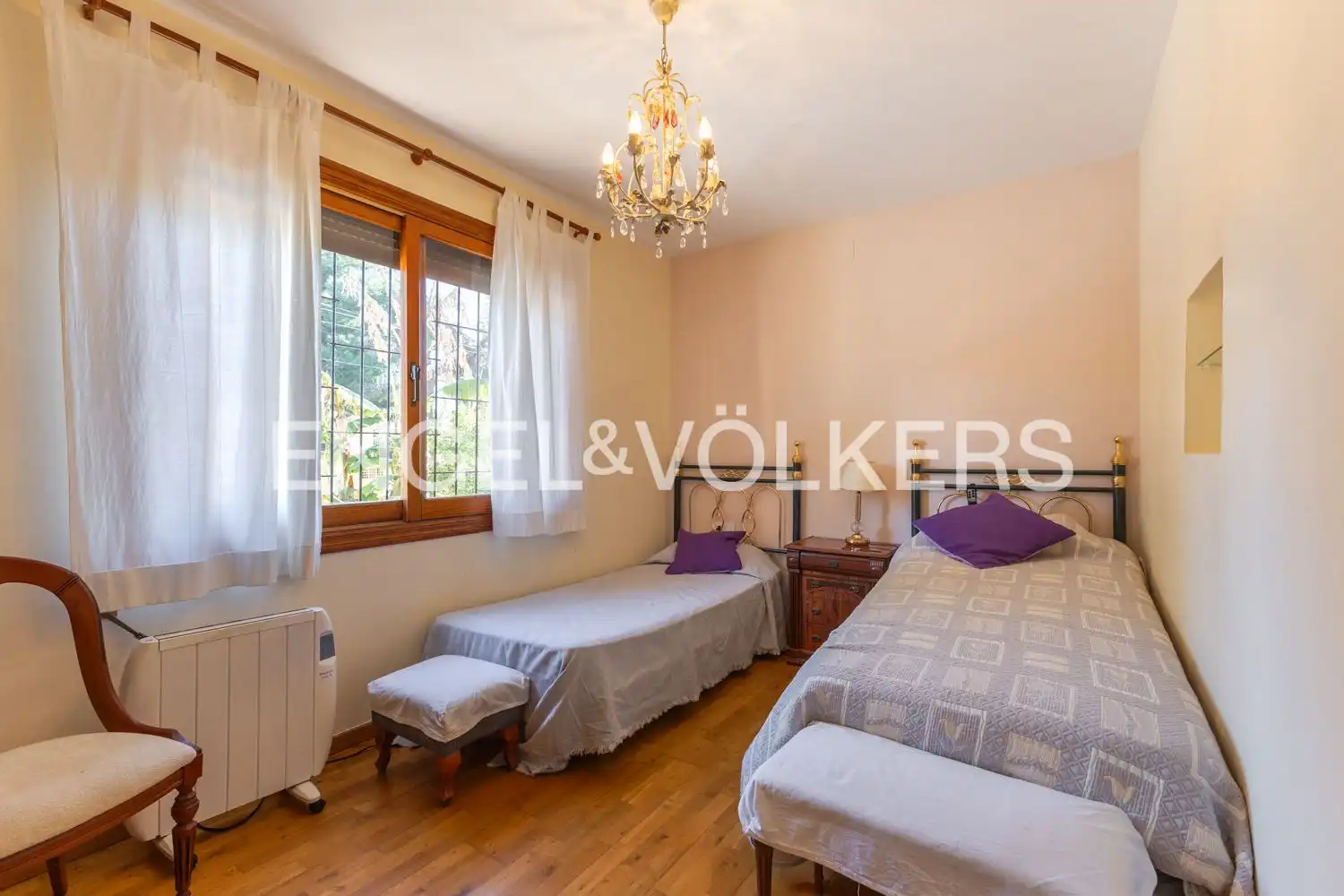 Habitación de Casa o chalet en venta en Paterna con Aire acondicionado, Calefacción y Jardín privado