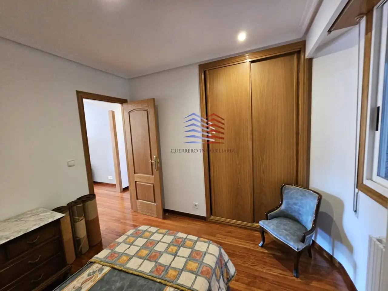 Dormitori de Pis de lloguer en Ourense Capital  amb Calefacció, Parquet i Traster