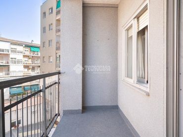 Piso con balcón en venta en C. San José