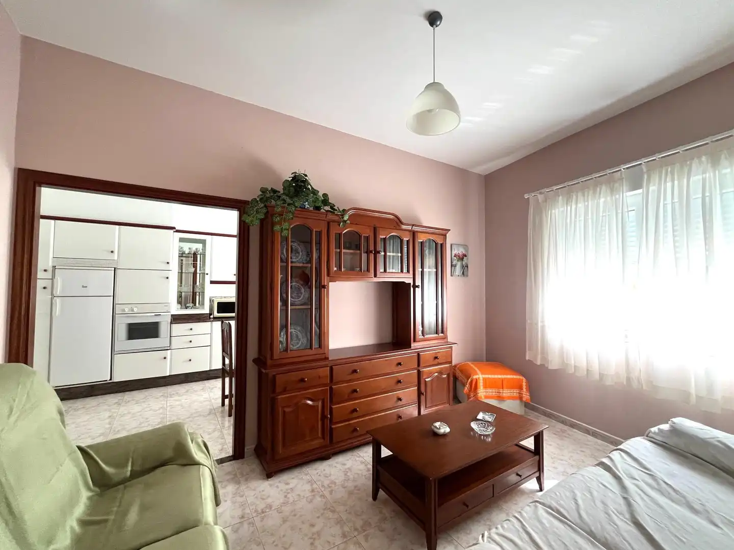 Sala de estar de Casa adosada en venta en Boiro con Terraza, Amueblado y Balcón