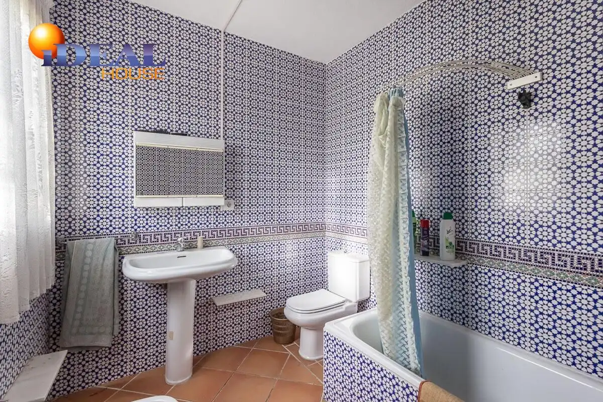 Baño de Finca rústica en venta en Monachil con Jardín privado y Piscina comunitaria