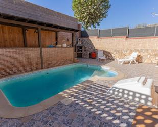 Piscina de Casa adosada en venda en Loeches amb Calefacció, Terrassa i Piscina