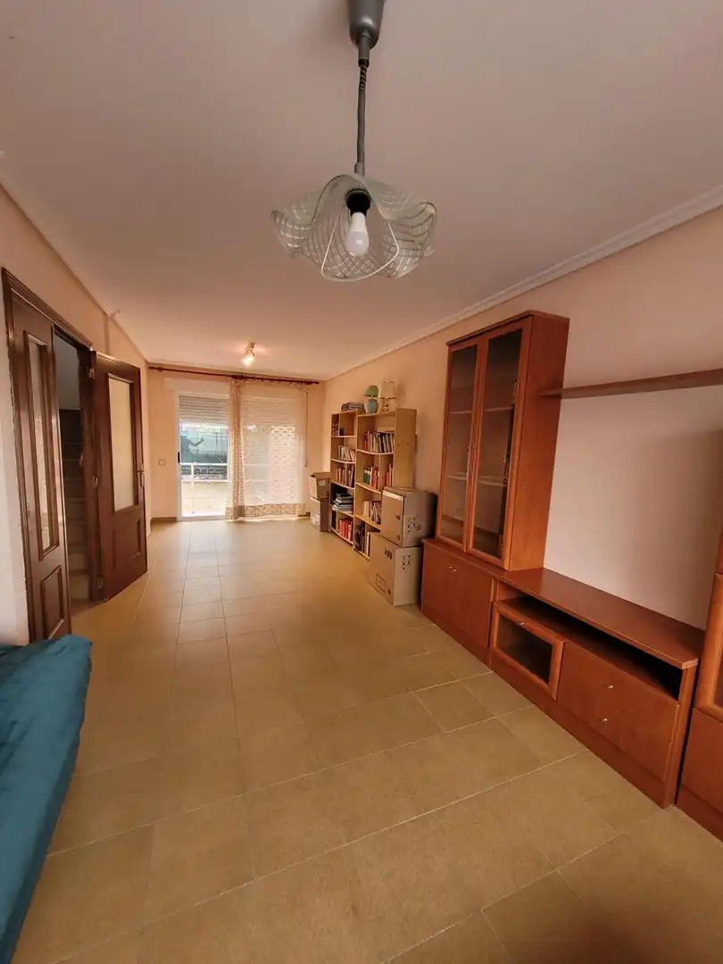 Sala d'estar de Casa adosada en venda en Carrascal de Barregas amb Calefacció, Jardí privat i Parquet