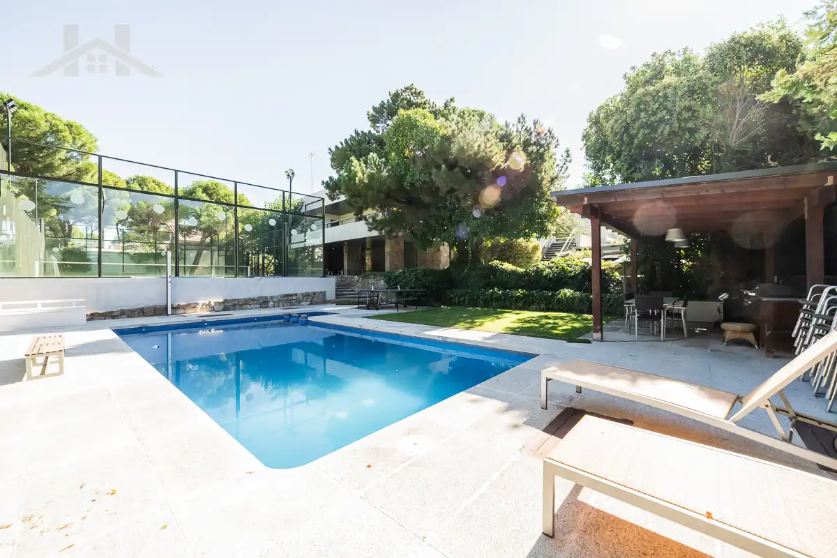 Piscina de Casa o chalet en venta en Las Rozas de Madrid