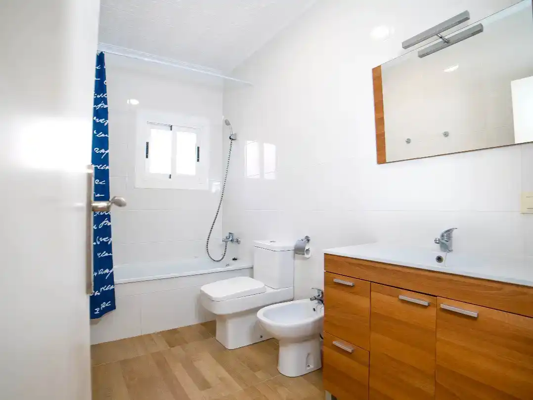 Baño de Casa o chalet de alquiler en Benicarló con Aire acondicionado, Jardín privado y Trastero
