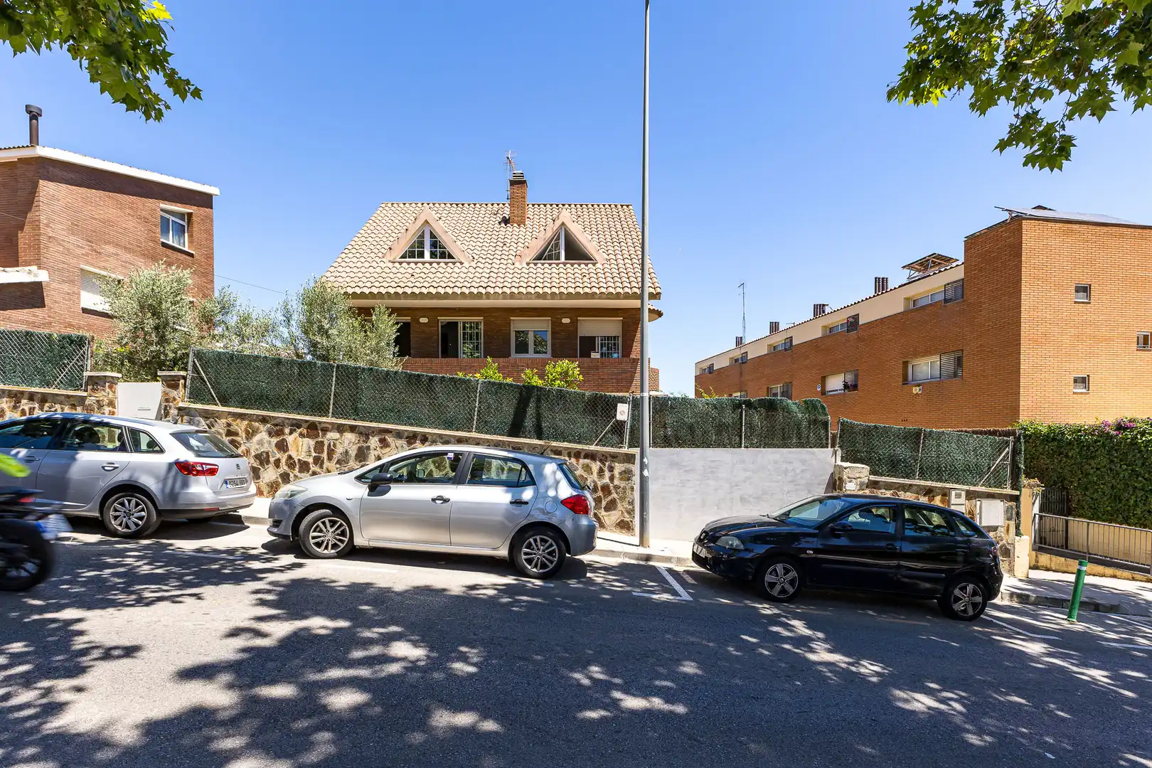 Vista exterior de Casa o xalet en venda en Viladecans amb Calefacció, Jardí privat i Terrassa