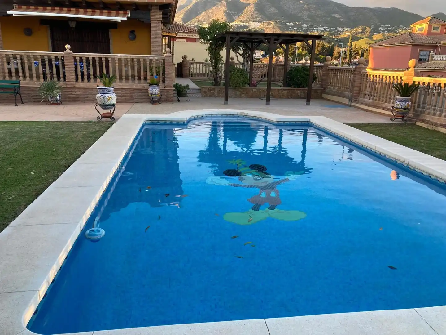 Piscina de Casa o chalet en venta en Fuengirola con Aire acondicionado, Jardín privado y Parquet