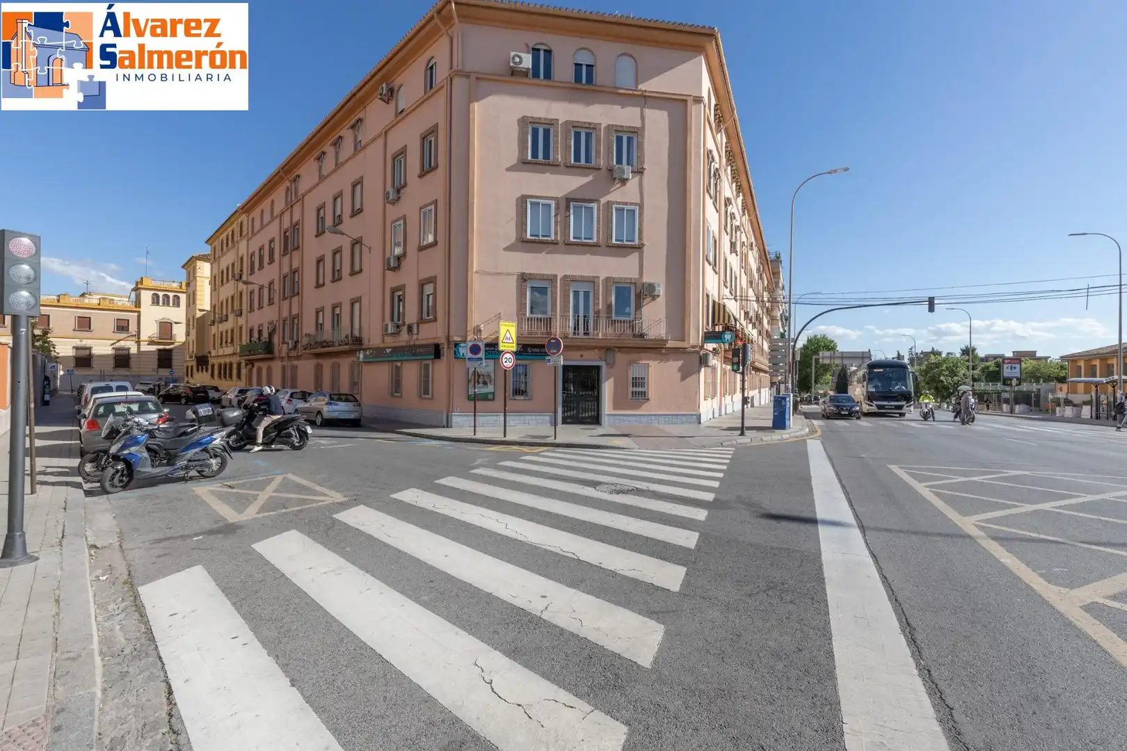 Außenansicht von Wohnung zum Verkauf in Granada mit Klimaanlage und Heizung