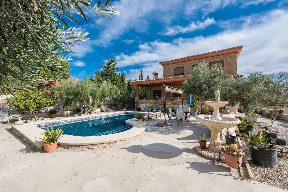 Detached house with pool for sale in Urbanización Llano Pastores