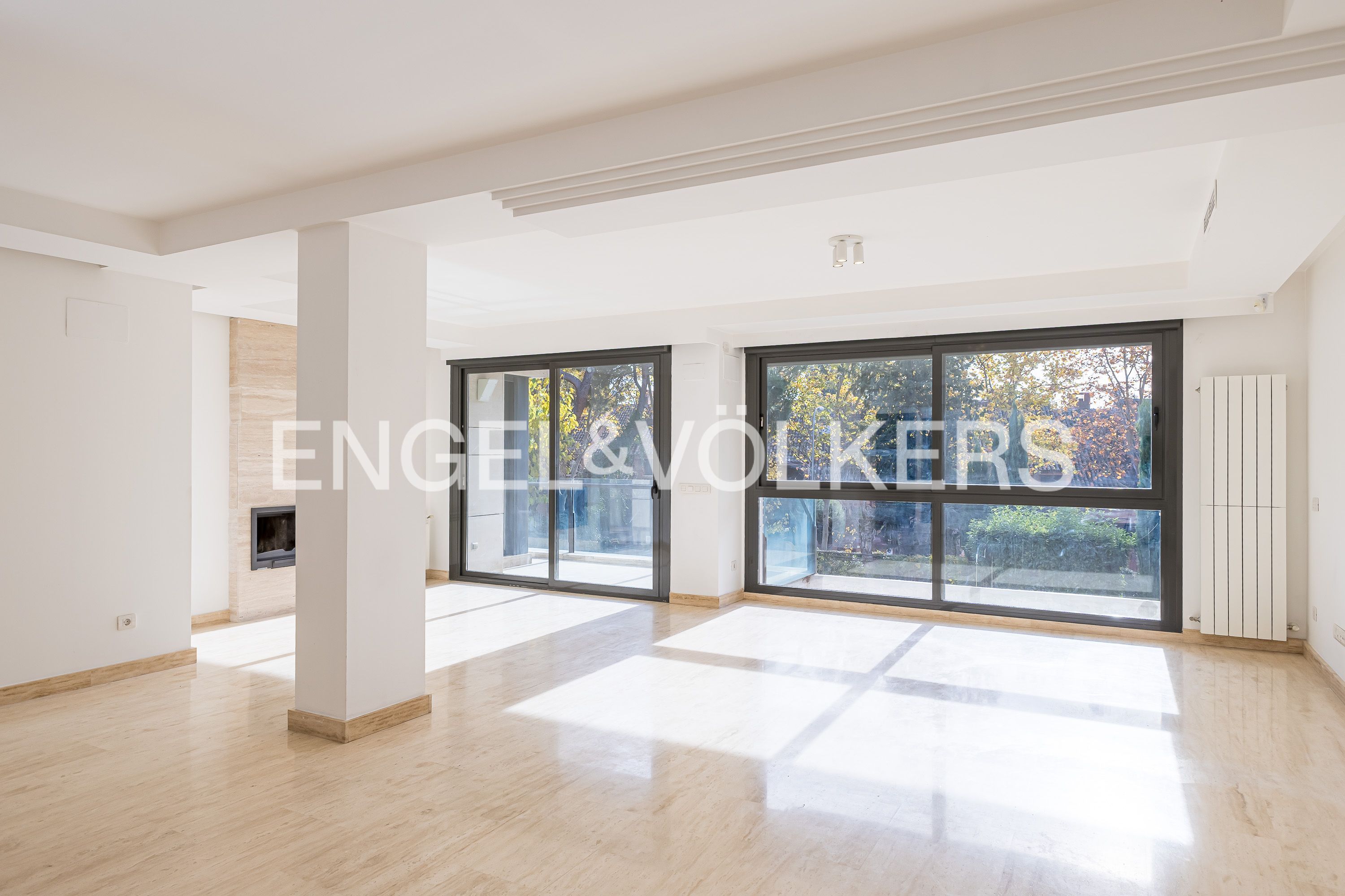 Vista exterior de Apartament en venda en  Madrid Capital amb Aire condicionat, Calefacció i Jardí privat