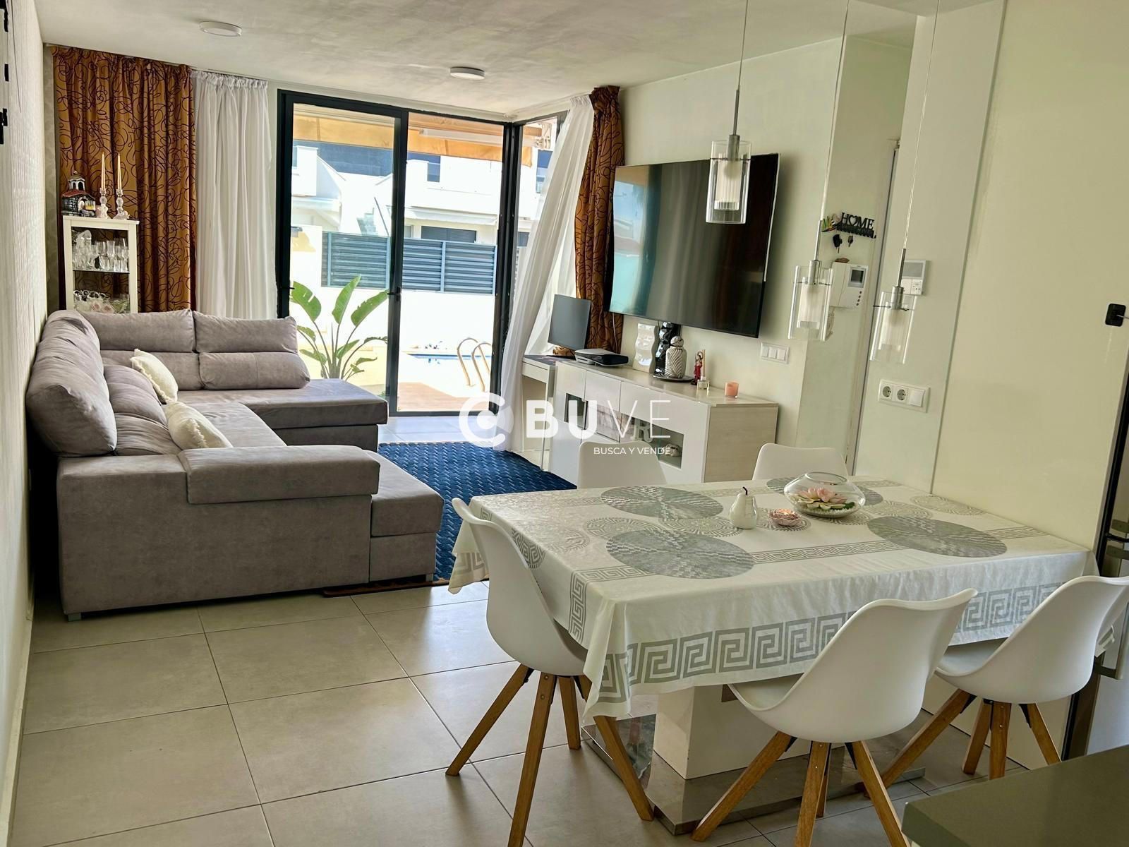 Sala d'estar de Casa adosada en venda en San Pedro del Pinatar amb Aire condicionat, Calefacció i Jardí privat