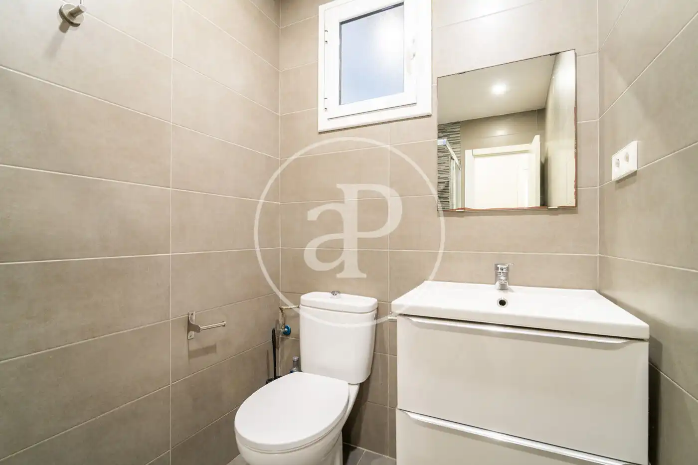 Badezimmer von Wohnung zum Verkauf in Barcelona mit Klimaanlage, Heizung und Möbliert