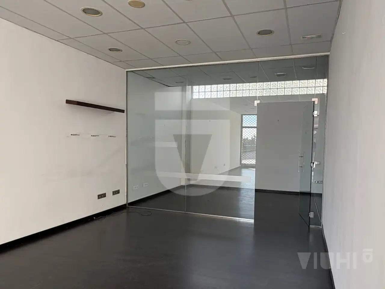 Geschaftsraum zur Miete in Montgat mit Heizung, Parkett und Internet