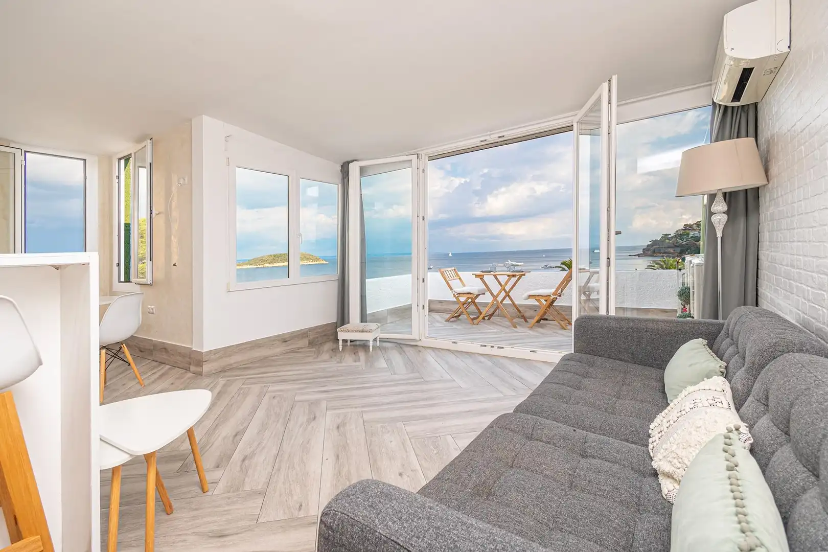 Living room of Attic for rent in Calvià  with Air Conditioner, Terrace and Balcony