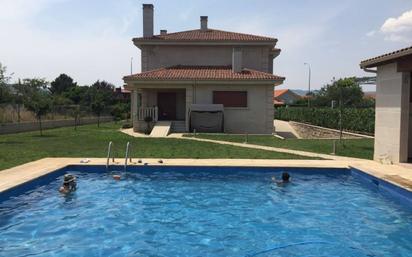 Piscina de Casa o xalet en venda en Verín amb Jardí privat, Terrassa i Piscina