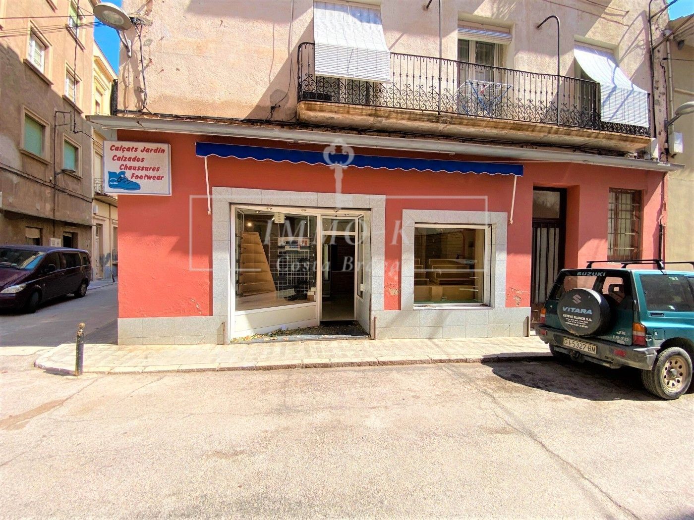 Premises for sale in Portbou  with Heating and Furnished