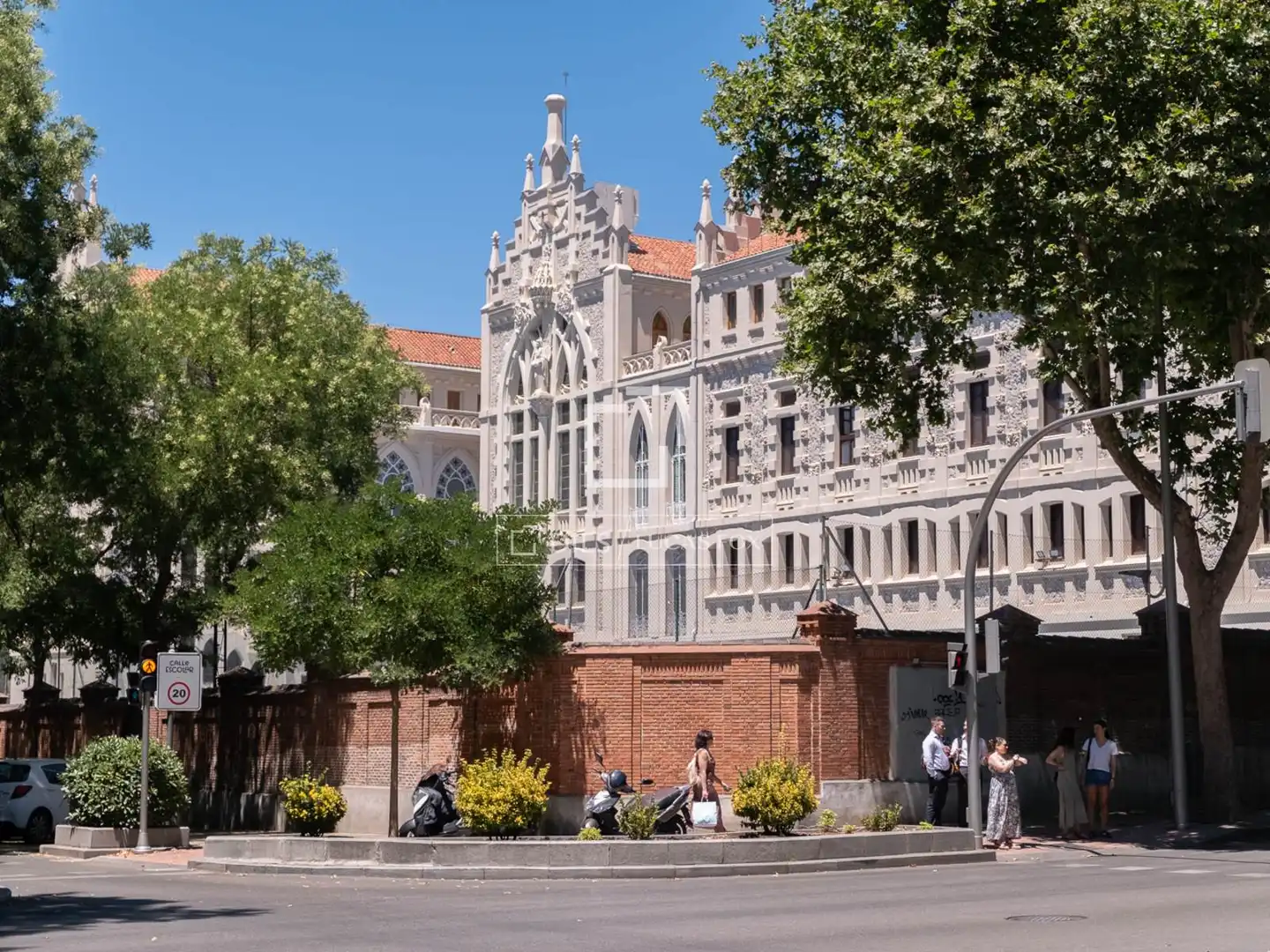 Vista exterior de Pis en venda en Madrid amb Traster, Moblat i Balcó