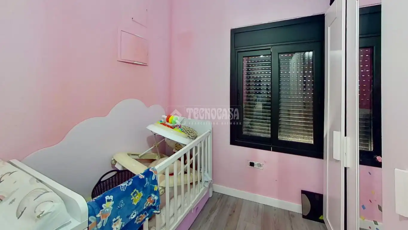 Bedroom of Flat for sale in Sabadell