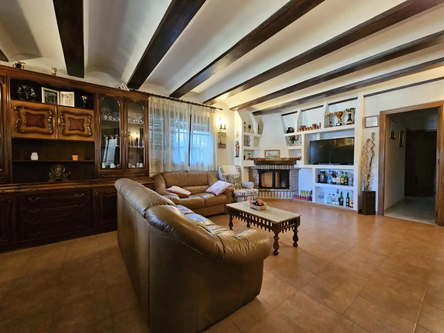 Sala d'estar de Casa o xalet en venda en Cuéllar amb Calefacció, Jardí privat i Traster