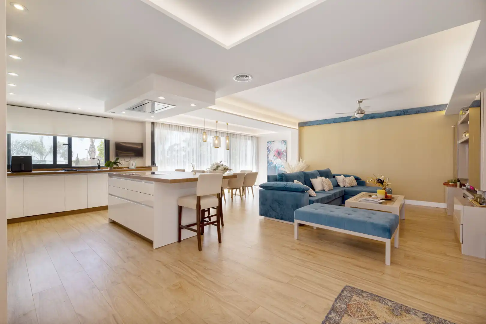 Sala de estar de Casa o chalet en venta en Marbella con Aire acondicionado, Calefacción y Jardín privado