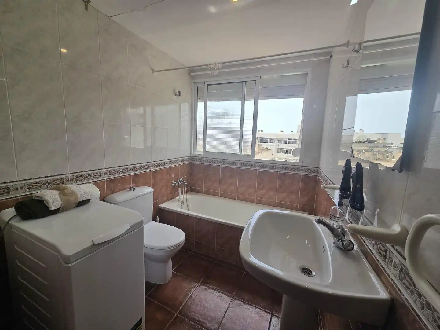 Bathroom of Study for sale in Torremolinos  with Air Conditioner, Terrace and Furnished