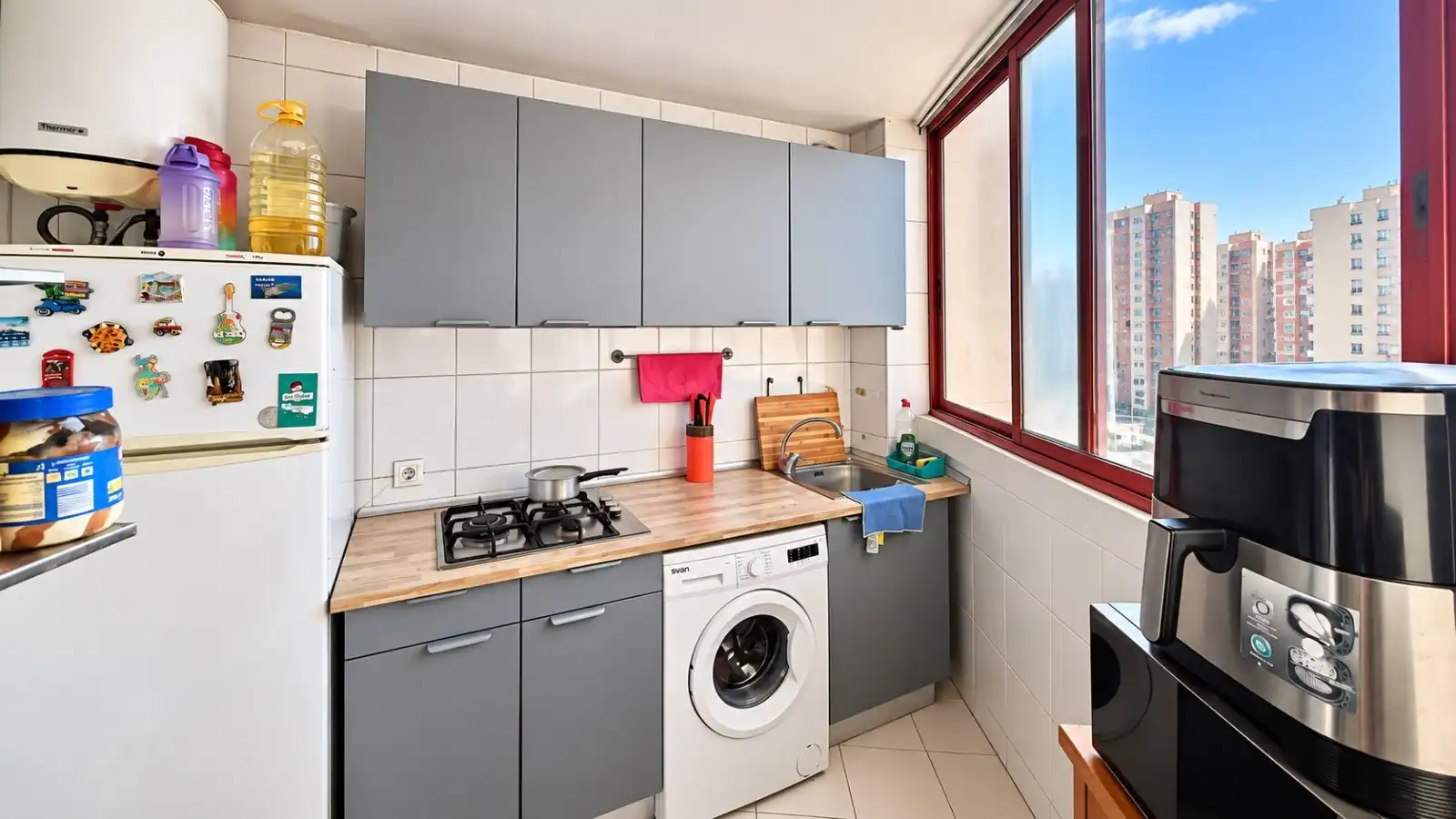 Cuina de Apartament de lloguer en Benidorm amb Aire condicionat, Piscina i Moblat