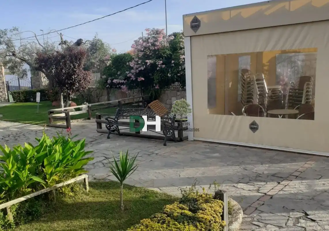 Garden of Houses for sale in Cáceres  with Air Conditioner, Heating and Storage room