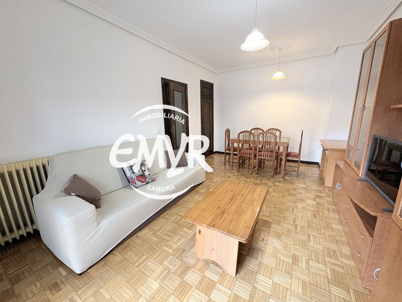 Sala d'estar de Apartament de lloguer en Zamora Capital  amb Calefacció, Parquet i Terrassa