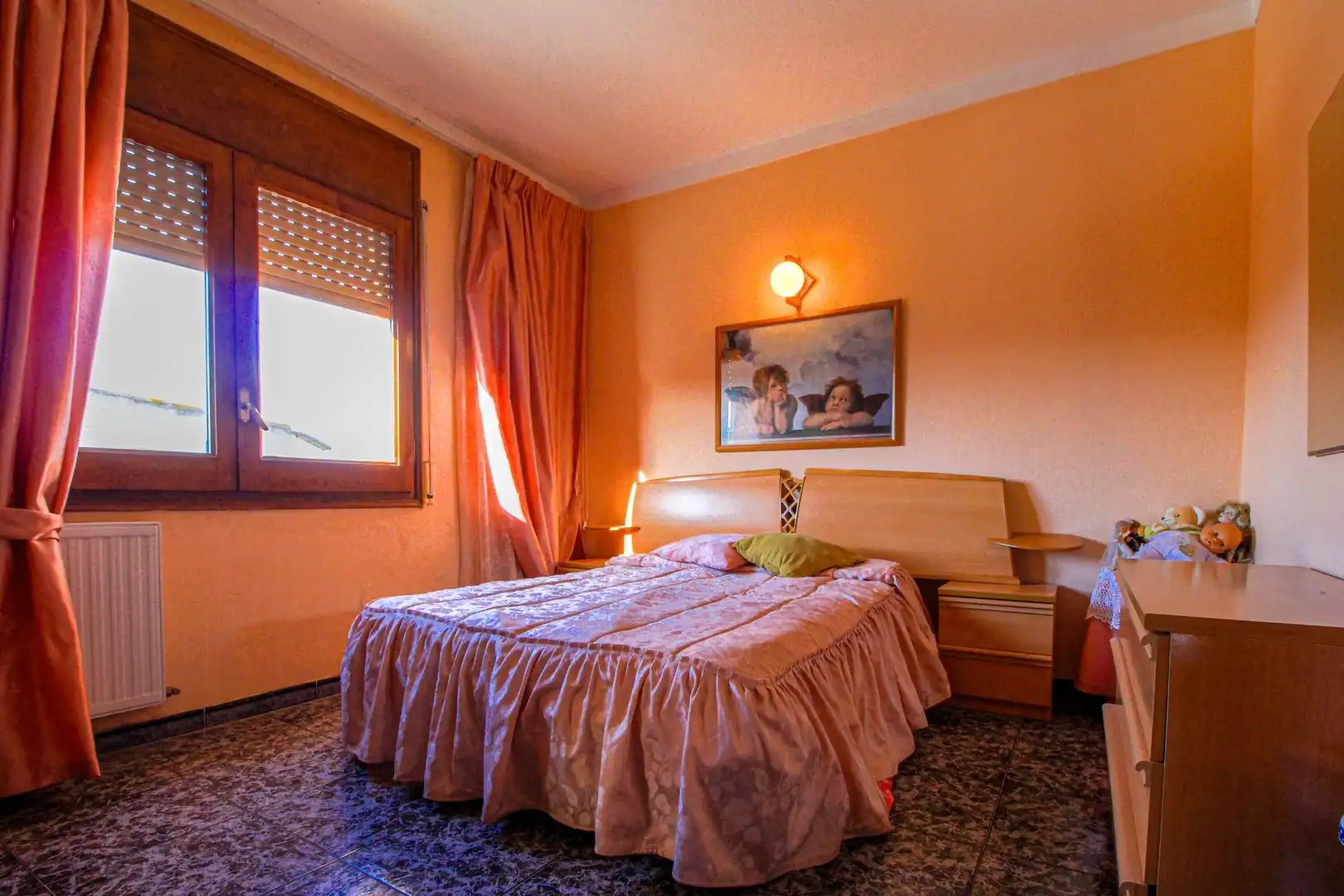 Dormitori de Casa adosada en venda en Cabanes (Girona) amb Jardí privat, Traster i Moblat