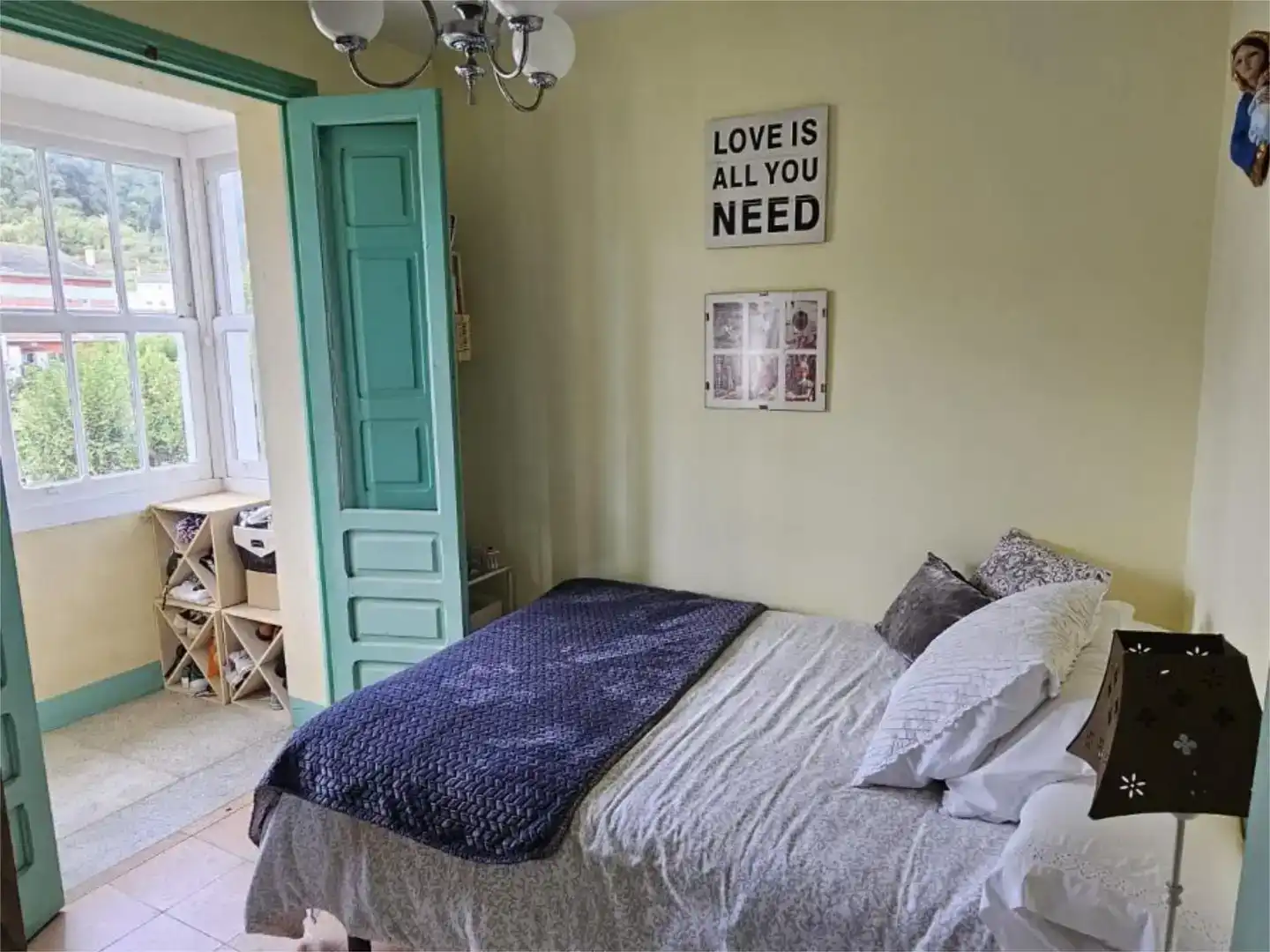 Dormitori de Casa o xalet en venda en Viveiro amb Jardí privat, Parquet i Moblat