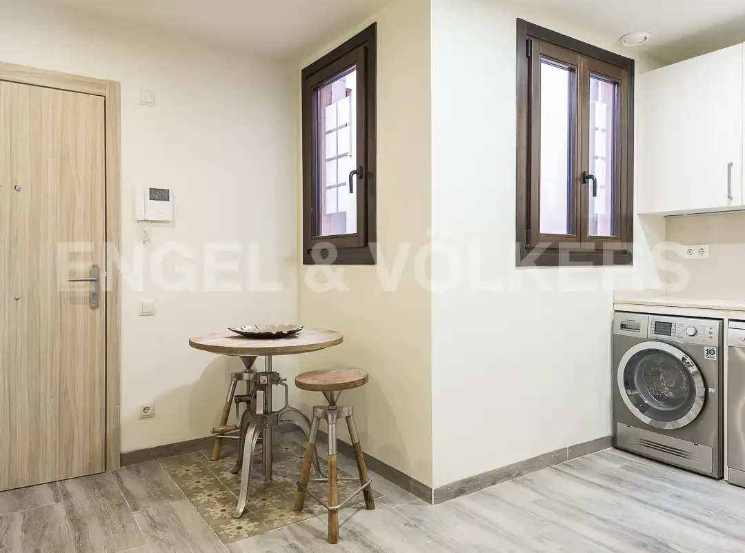Cuina de Pis de lloguer en Barcelona amb Aire condicionat, Calefacció i Moblat