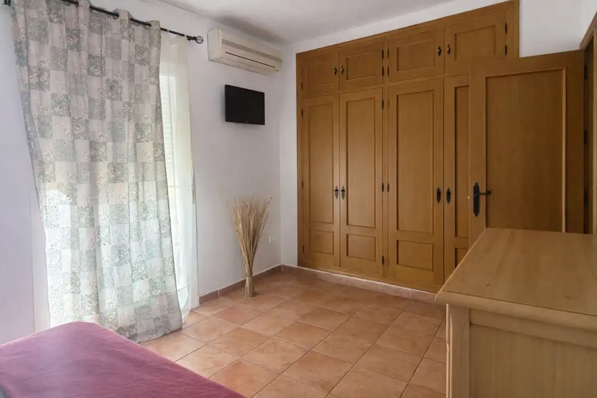 Dormitori de Casa adosada en venda en San Roque amb Aire condicionat, Jardí privat i Terrassa