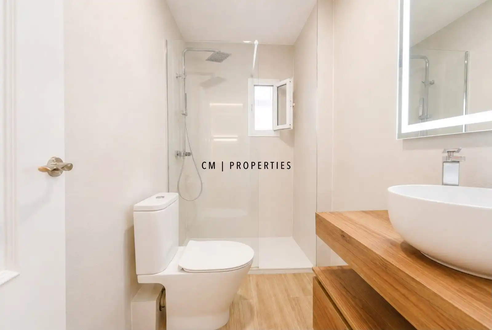 Bathroom of Flat for rent in Valencia  with Air Conditioner, Heating and Terrace