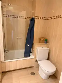 Badezimmer von Wohnung zur Miete in Madrid mit Klimaanlage, Heizung und Möbliert