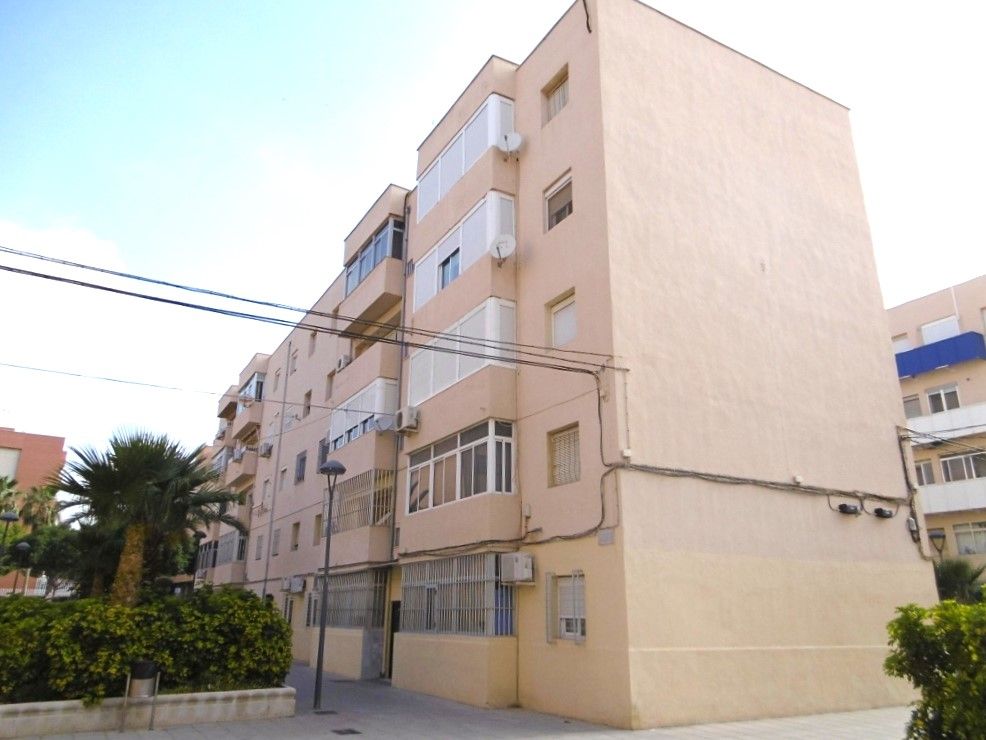 Vista exterior de Piso en venta en  Almería Capital