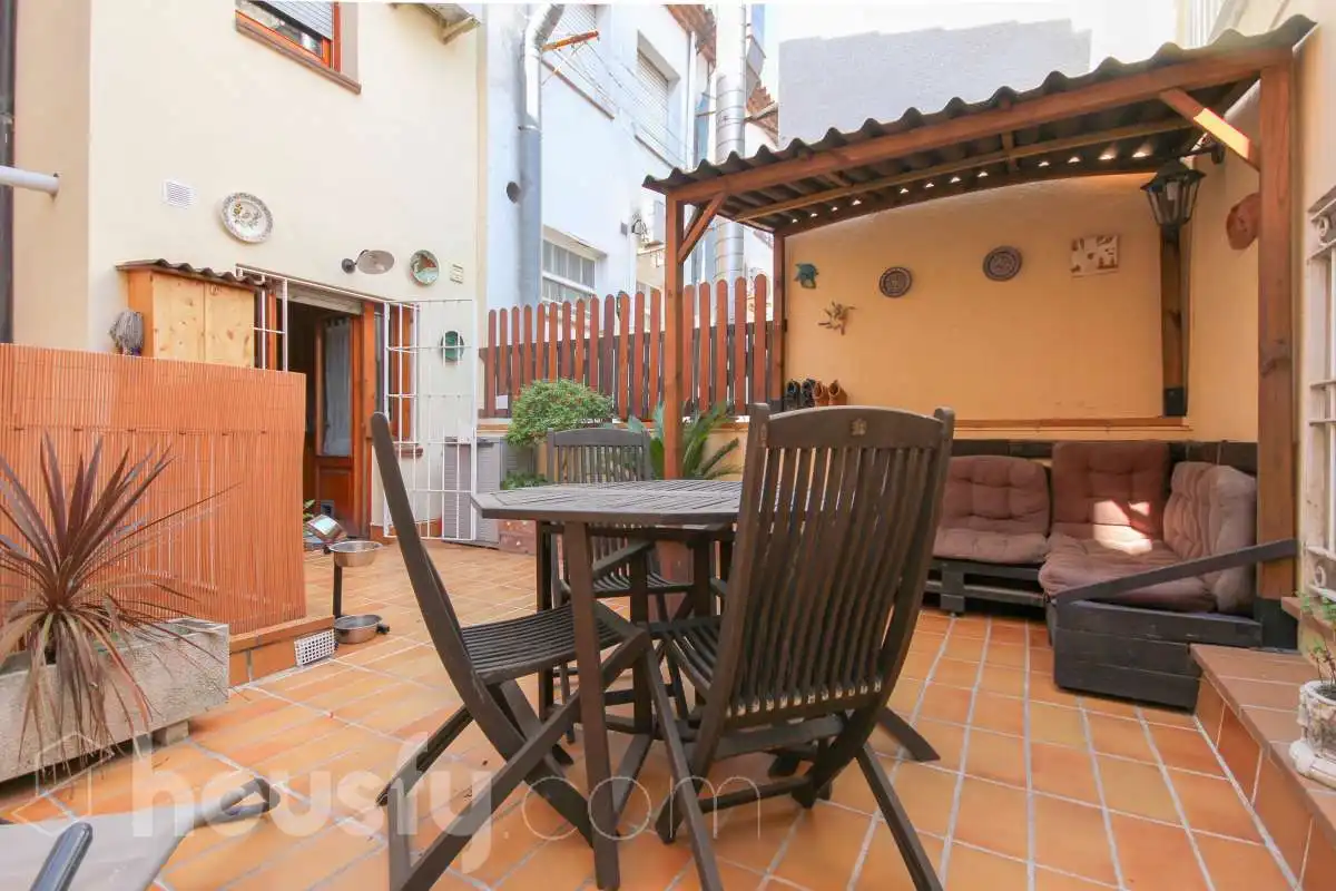 Casa amb terrassa en venda a Carrer de Sant Tomàs .