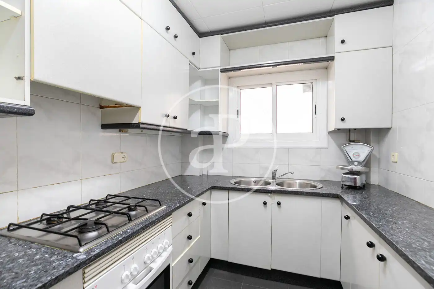 Cocina de Ático en venta en L'Hospitalet de Llobregat con Calefacción, Terraza y Trastero