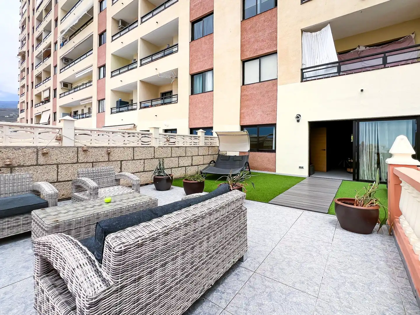Terrassa de Apartament en venda en Adeje amb Terrassa, Moblat i Piscina comunitària